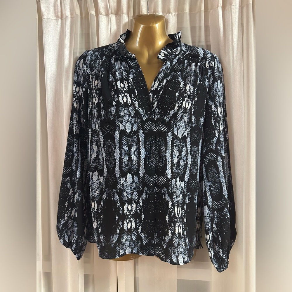 Beautiful blouse - Picture 7 of 8